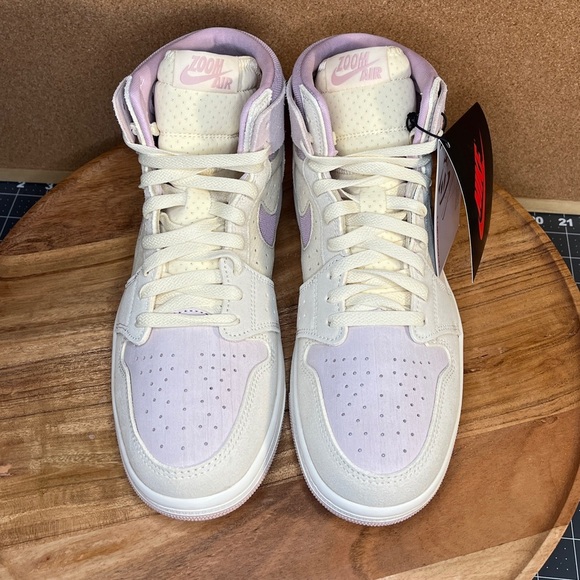 Jordan 1 high top
Zoom comfort 2
Brand new - Picture 5 of 14